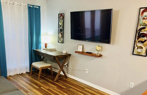 Enterprise House | Auntie Ruckers Charming Townhouse