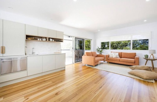 Yamba Apartment | Aura Apartment, Embark on a rejuvenating solo retreat or a romantic escape