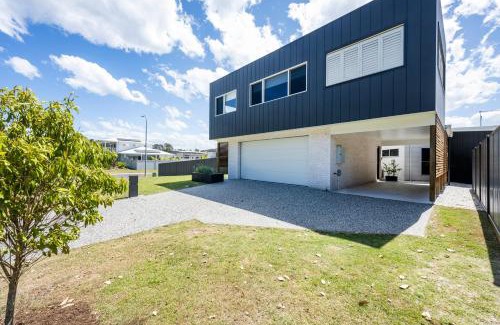 Yamba Apartment | Aura Apartment - LJHooker Yamba