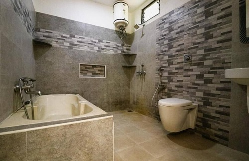 Bommayapalayam Resort | AuraBay Resorts Family Studio