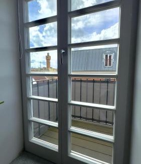 Merseburg Apartment | AuraLoft - 3 Zimmer, 2 Bäder, 2 Parkplätze, Balkon & Aufzug