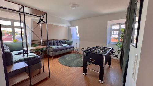 Merseburg Apartment | AuraLoft - 3 Zimmer, 2 Bäder, 2 Parkplätze, Balkon & Aufzug