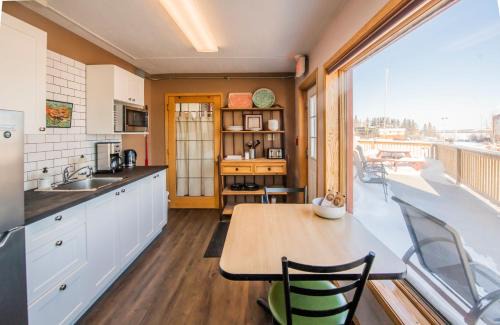 Yellowknife Hotel | Aurora Bayside Inn