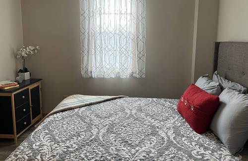 Aurora Apartment | Aurora Borealis - two bedroom, one bath just a block from downtown Aurora