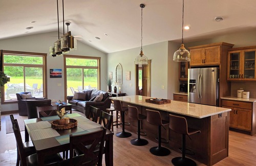 Holcombe House | Aurora is a 3-bedroom house in Holcombe. A year-round playground for all!