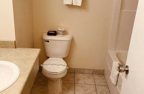 Dawson Creek Hotel | Aurora Park Inn & Suites