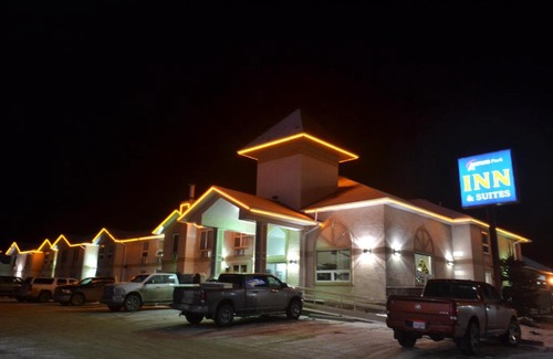 Dawson Creek Hotel | Aurora Park Inn & Suites