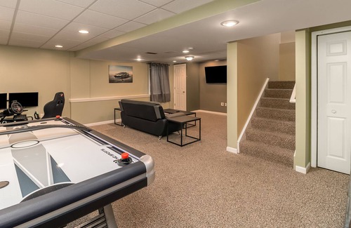 Fox Valley House | Aurora Rental - Shiloh