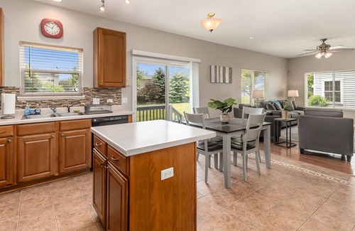 Fox Valley House | Aurora Rental - Shiloh