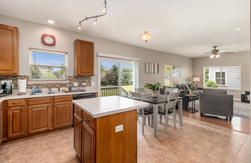 Fox Valley House | Aurora Rental - Shiloh