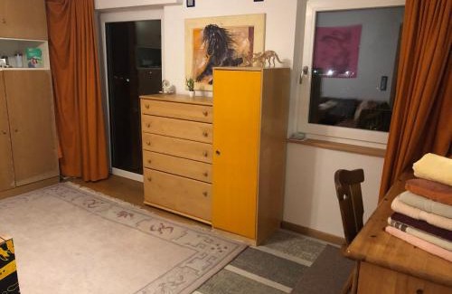 Horchheim House | Aussichtszimmer mit modernem Glasbad und Balkon