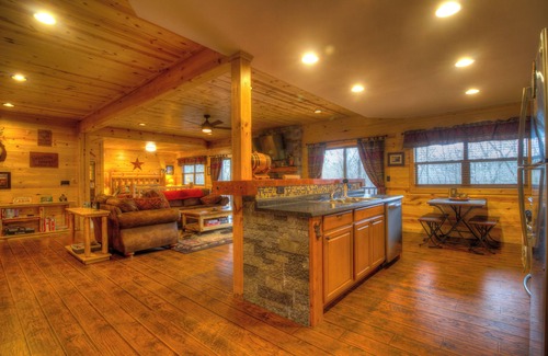 Sevierville Cabin | Aussie hospitality with Tennessee charm.