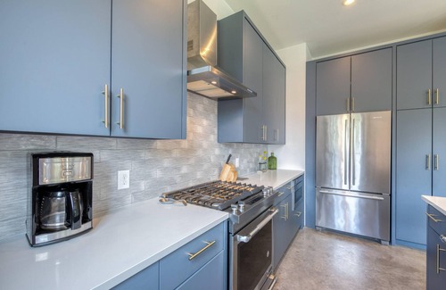 Galindo House | Austin 2-Story Townhome | 3 miles to Downtown | Enclosed Yard