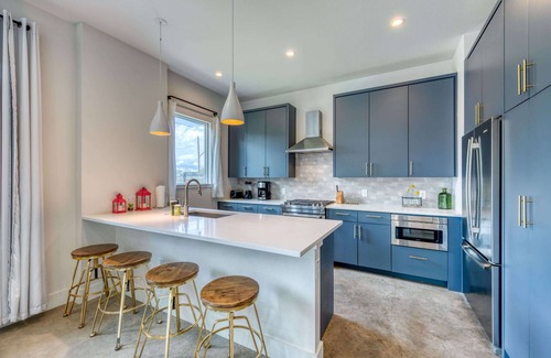 Galindo House | Austin 2-Story Townhome | 3 miles to Downtown | Enclosed Yard