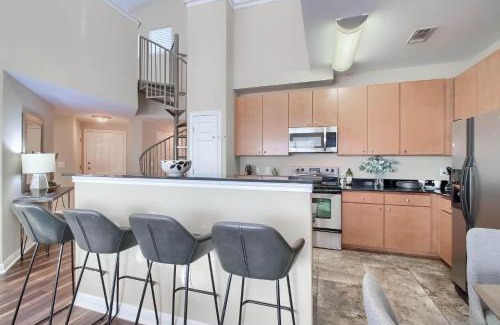 West Campus Apartment | Austin 4BR Loft Townhome near West Campus