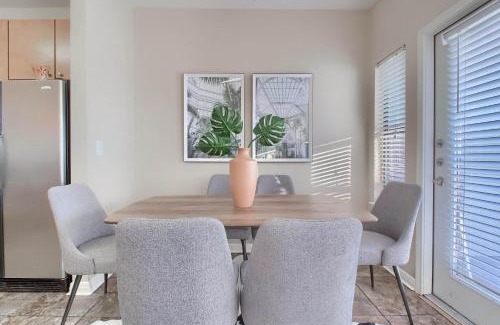 West Campus Apartment | Austin 4BR Loft Townhome near West Campus