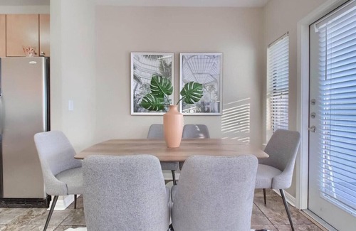West Campus Apartment | Austin 4BR + Loft Townhome + Walk to West Campus