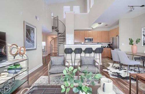 West Campus Apartment | Austin 4BR + Loft Townhome + Walk to West Campus