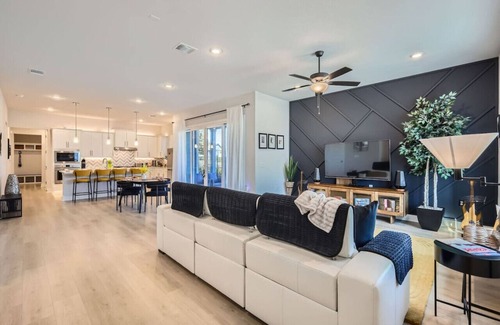 Austin House | Austin +Base Camp + Mins to Skyline Park