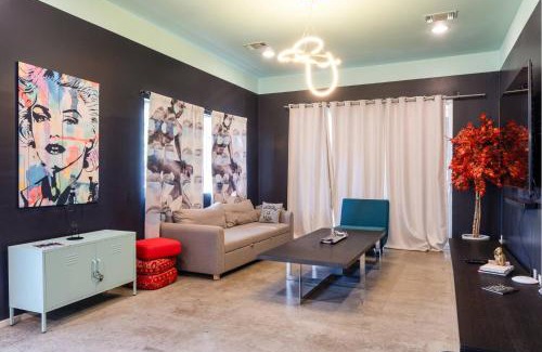 East Cesar Chavez House | Austin Clubhouse - Rainey Street - 6 min walk
