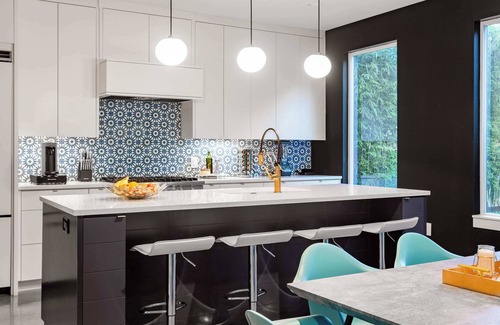 Holly House | Austin Eastside 4BR Getaway with Patio & Mini Golf