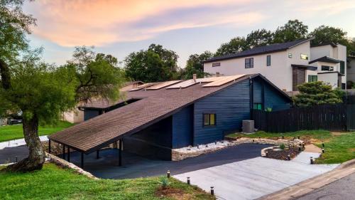 South River City House | Austin Escape Prime Location Shared Yard Oasis Fairlawn Buyout by AvantStay