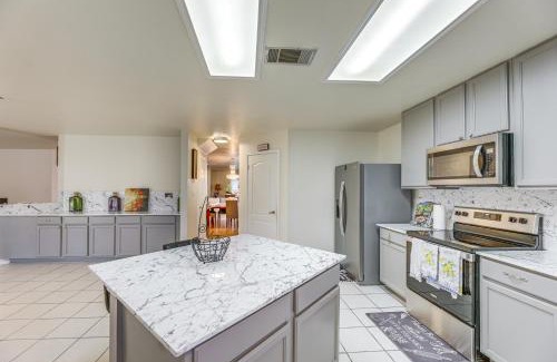 Hillcrest House | Austin Home with Deck - 9 Mi to Zilker Park!