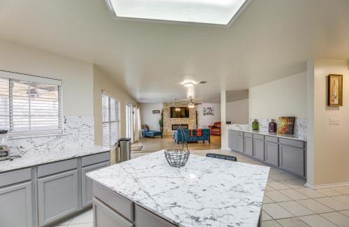Hillcrest House | Austin Home with Deck - 9 Mi to Zilker Park!