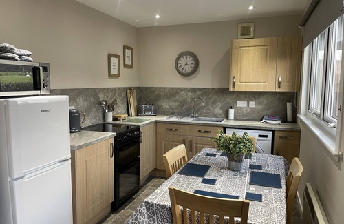 Dumfries Cabin | Austin Lodge 5 - Dumfries, private Hot Tub, Smart TVs, wifi, beautiful views