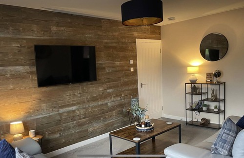 Dumfries Cabin | Austin Lodge 5 - Dumfries, private Hot Tub, Smart TVs, wifi, beautiful views