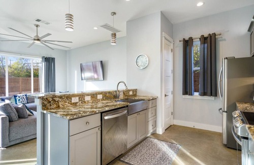 Lake Austin Village House | Austin Oasis Escape | Walk to Lake | Boat Launch