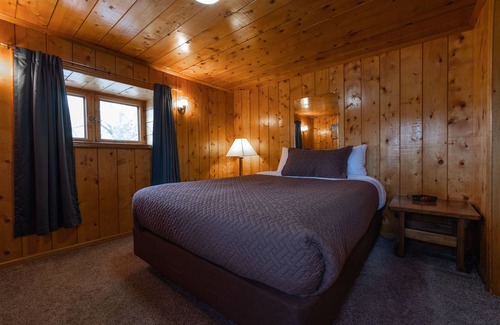 Torrey Hotel | Austin's Chuckwagon Lodge