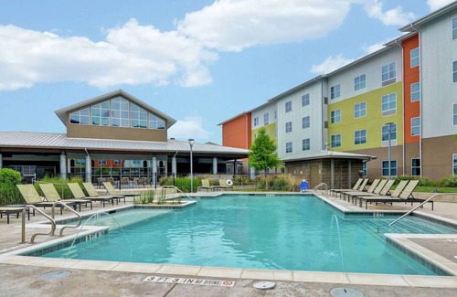 McNeil Hotel | Austin's Finest Resort:2 Units w/Free Breakfast,Near Creekmont West Park