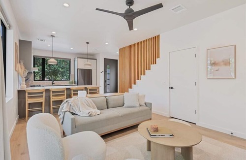 Austin House | Austin's Stylish Treetop Walkable Retreat!