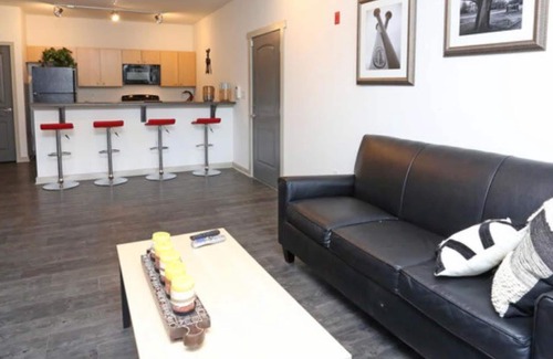 Barton Heights Apartment | Austin Skyline Bungalow w/Pool - 5 Min from Zilker Park
