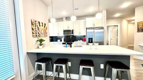 McNeil Apartment | Austin Stay w- Pool & Gym