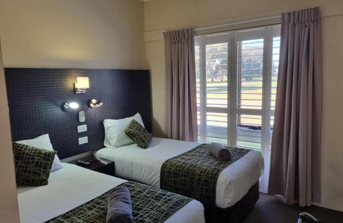 Gumly Gumly Hotel | Australian Homestead