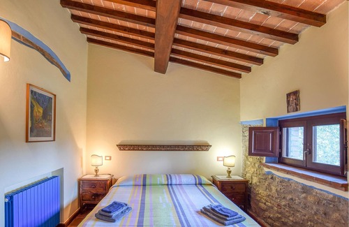 Monte Santa Maria Tiberina House | Authentic Italian cottage with space for yoga retreats.