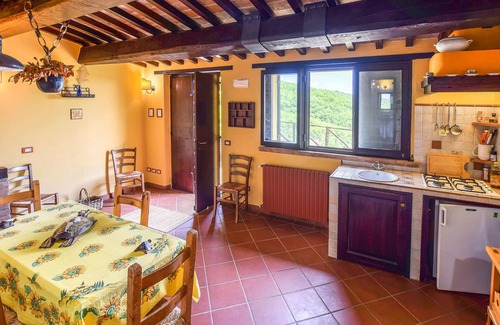 Monte Santa Maria Tiberina House | Authentic Italian cottage with space for yoga retreats.