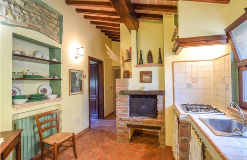Monte Santa Maria Tiberina House | Authentic Italian cottage with space for yoga retreats.