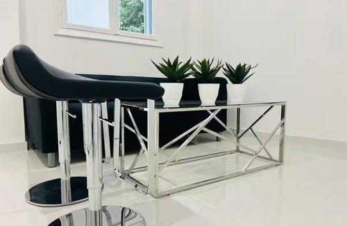 Athens Apartment | Authentic 4 Bd Athenian Apartment in Kipseli