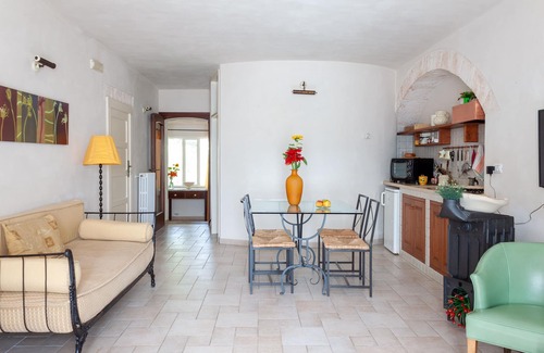 Cisternino Villa | Authentic Apulian Villa – Jacuzzi, Orchard & Walk to Cisternino!