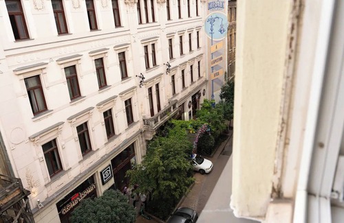 Erzsebetvaros Apartment | Authentic Central Apartment