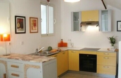 Villeneuve-les-Beziers Cottage | Authentic village house with sun terrace