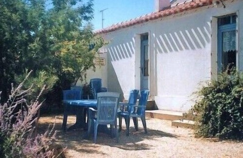 Bretignolles-sur-Mer House | Authentic home of fishermen of Vendee, decorated in nautical style