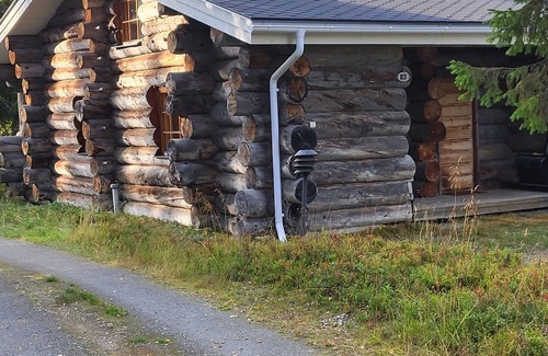 Rukatunturi Cabin | Authentic Lapland Log Cabin, Private Sauna & Fireplace & Northern Lights in Ruka