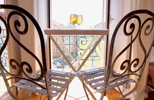 Lisbon Old Town Apartment | Authentic Lisbon CASA SAISA