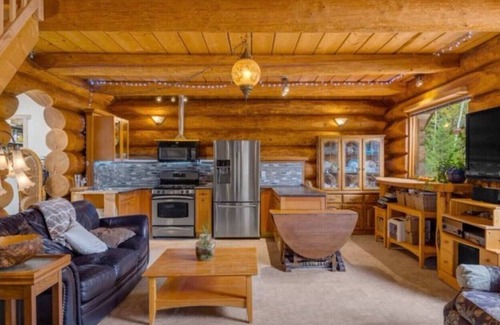 Central Okanagan Cabin | Authentic lofted log cabin with hot tub