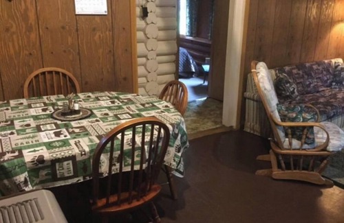Northome Cabin | Authentic Log Cabin Pet Friendly Northshore Bay Resort