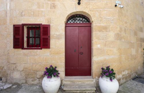 Zejtun House | Authentic Maltese 2-bedroom House with Terrace